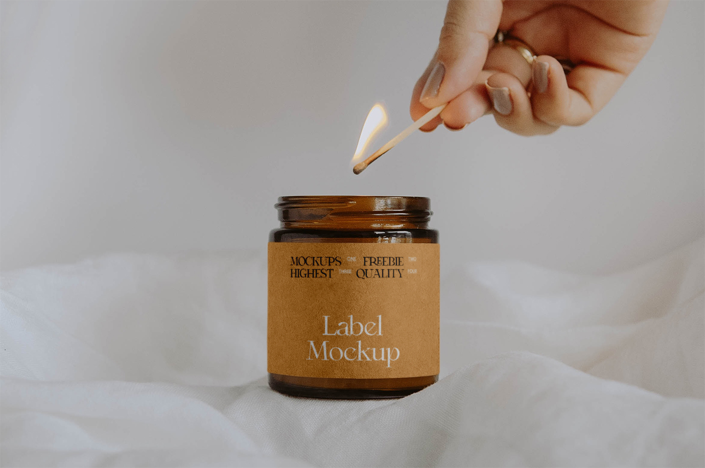 带火光的蜡烛香薰样机插图