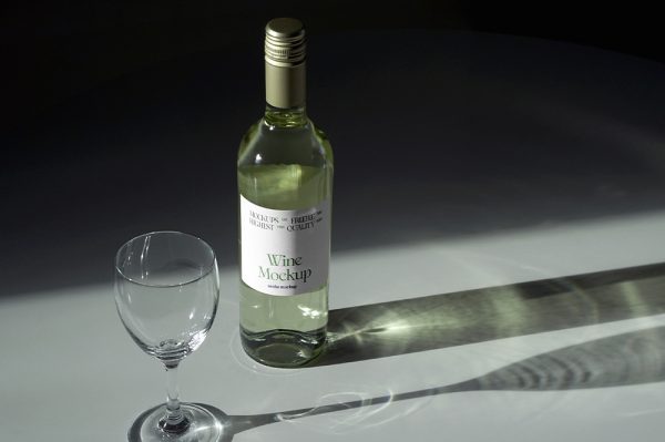 高质感白葡萄酒干白样机
