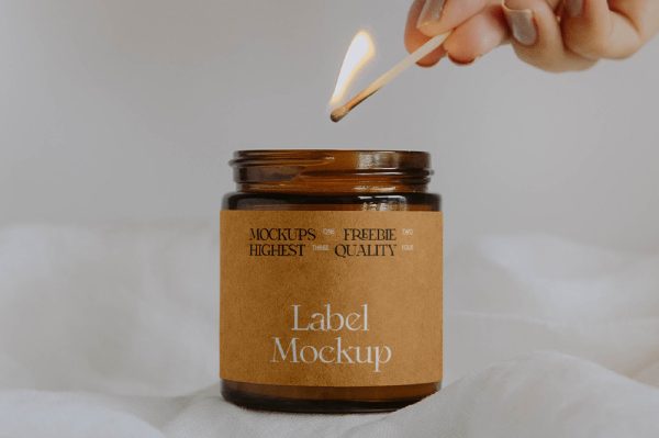 带火光的蜡烛香薰样机