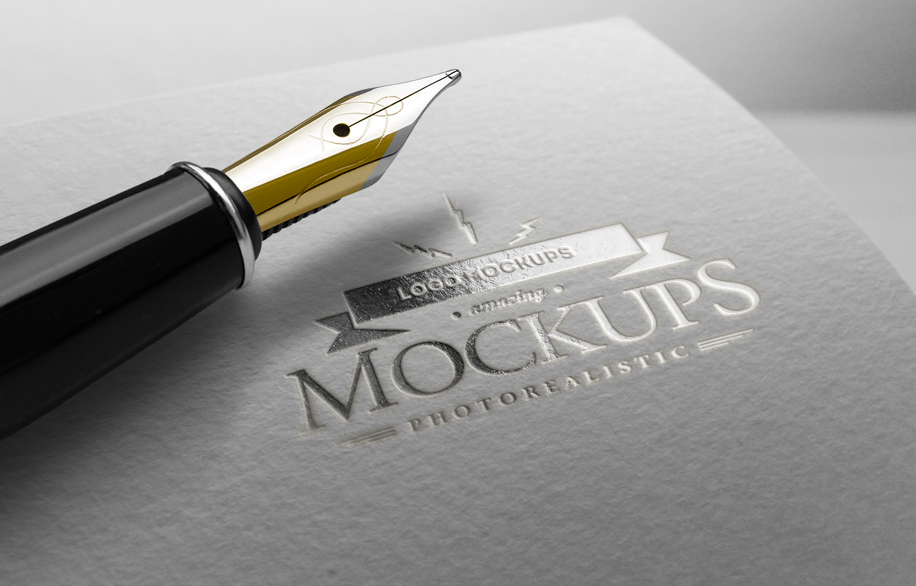 带钢笔的白纸烫银LOGO样机插图
