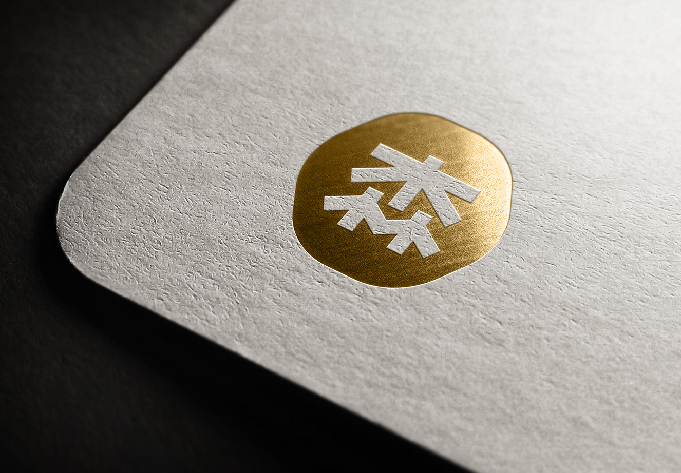 高质感白卡纸烫金LOGO样机插图