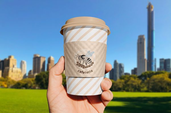 握在手上的高质感咖啡杯饮品杯样机