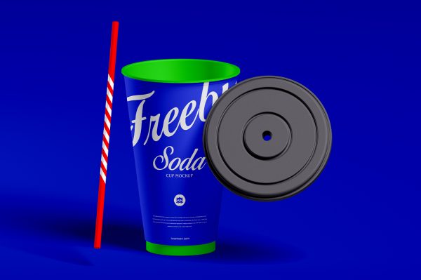 带吸管的咖啡杯饮品杯样机