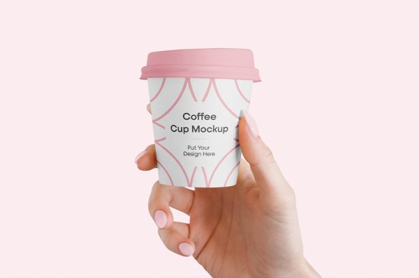 手握小型咖啡杯饮品杯样机