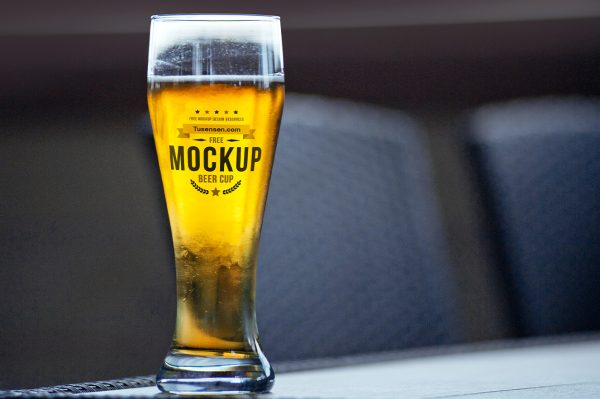 长啤酒杯玻璃杯样机