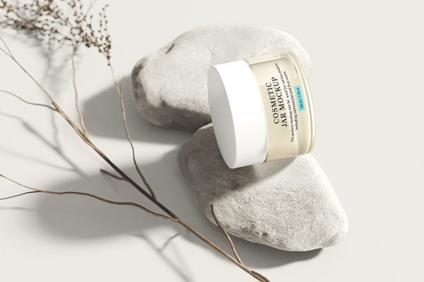 在石头上的面霜罐样机