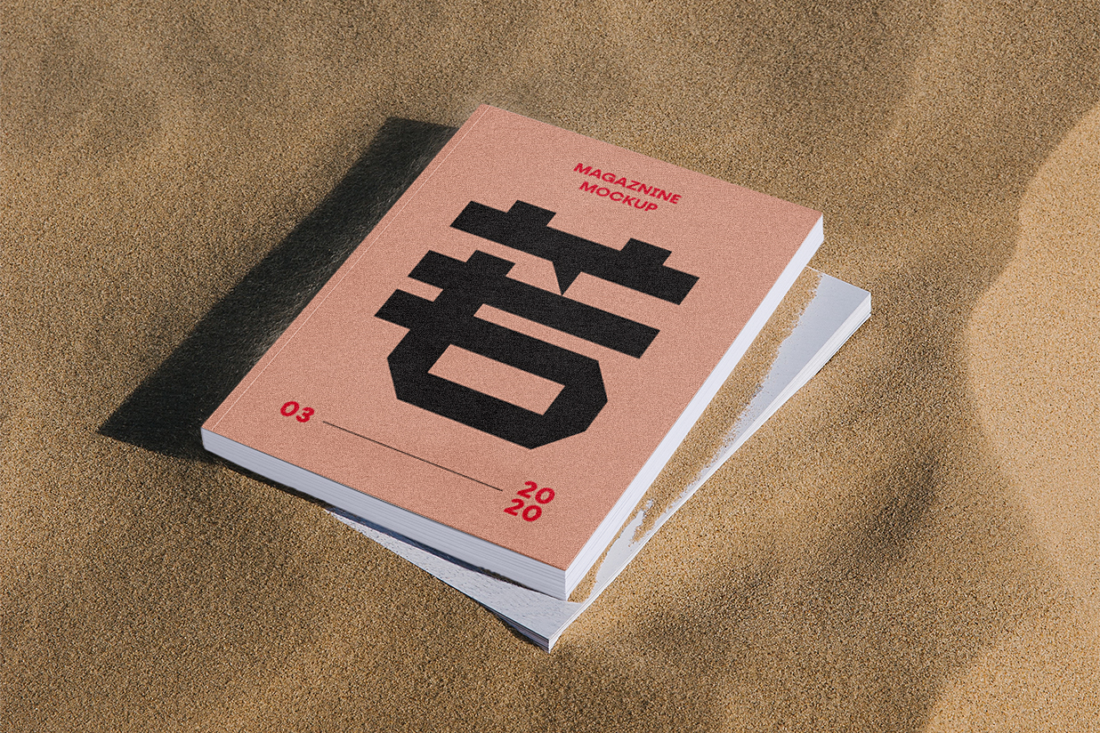 在沙漠中的软皮书籍样机插图