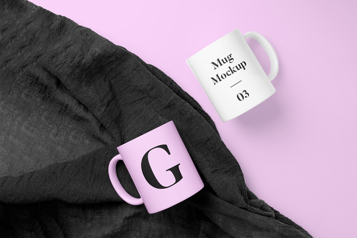 带场景的精致马克杯样机插图