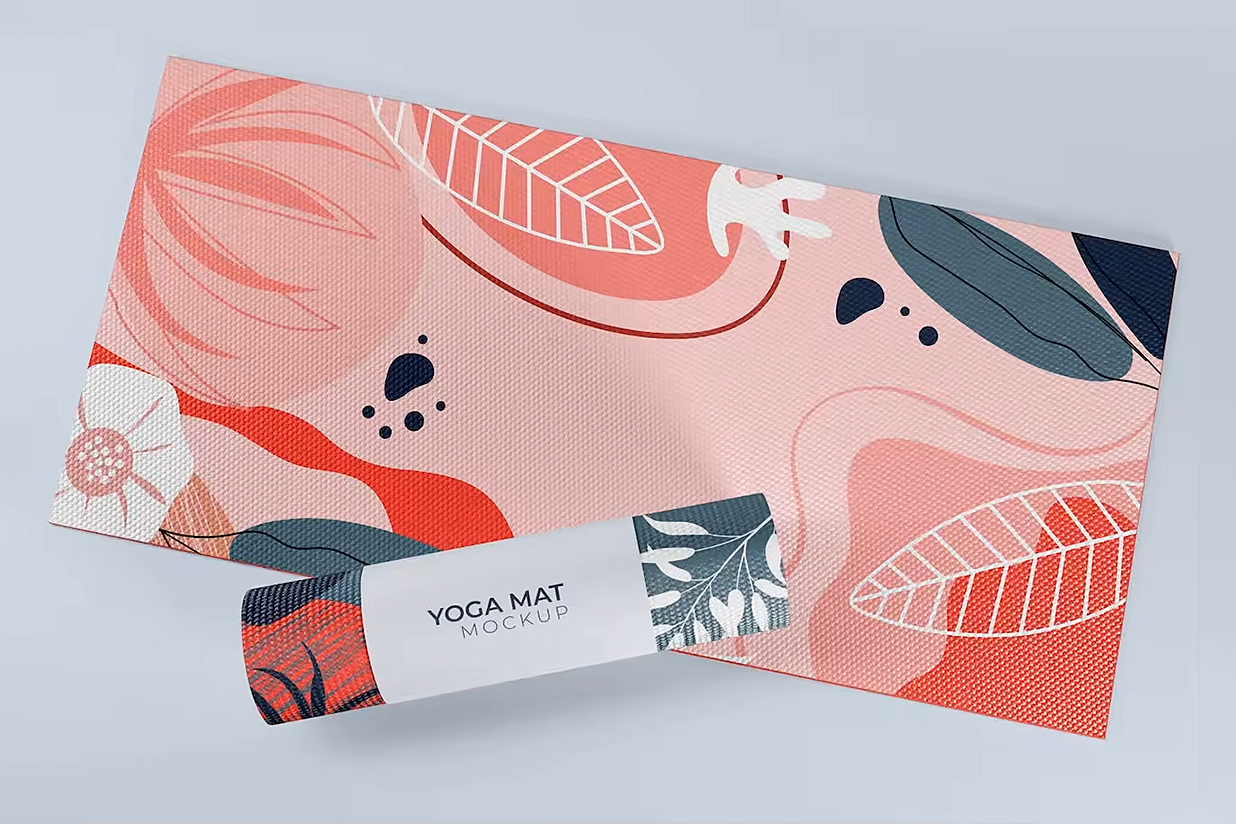 展开和卷起的瑜伽垫样机插图