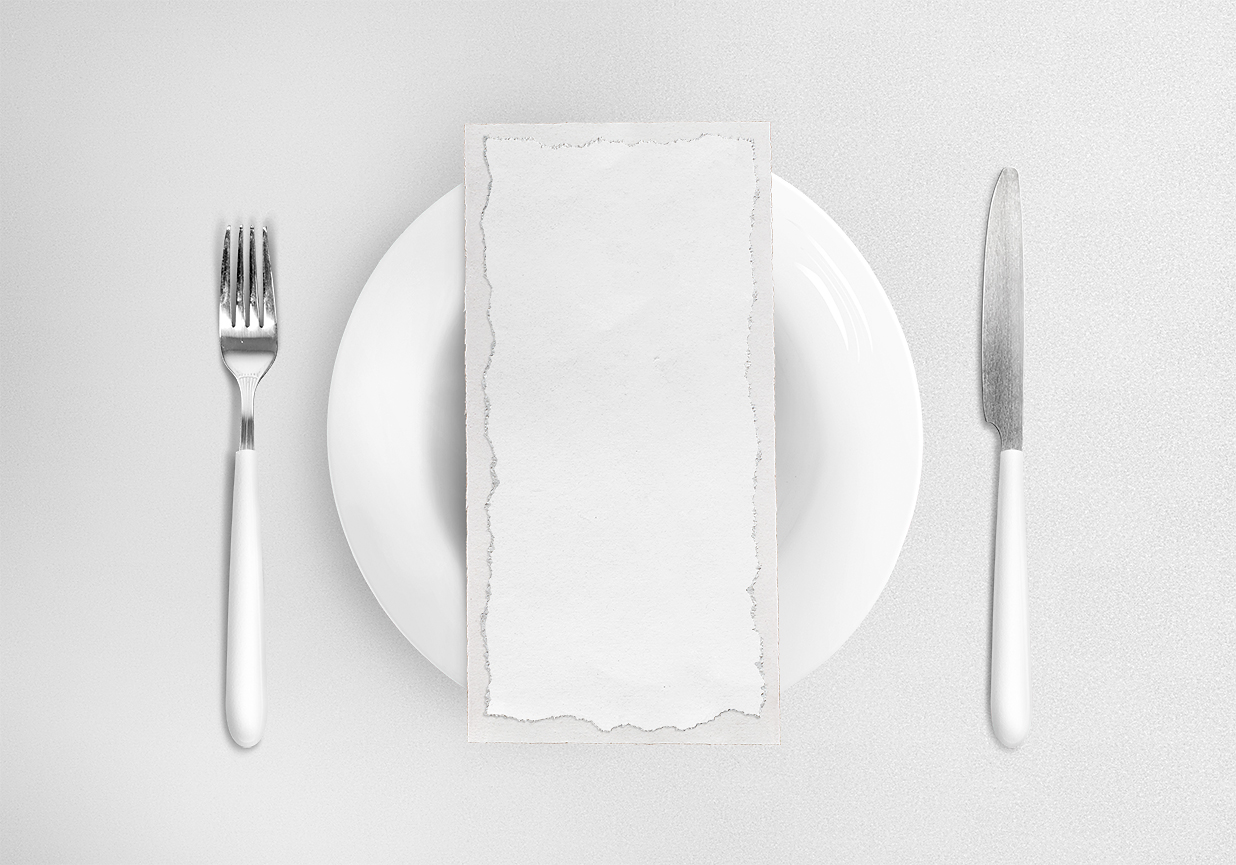 带餐具和菜单的盘子样机插图1