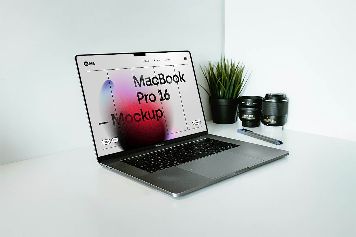 木制书桌上MacBook Pro样机插图