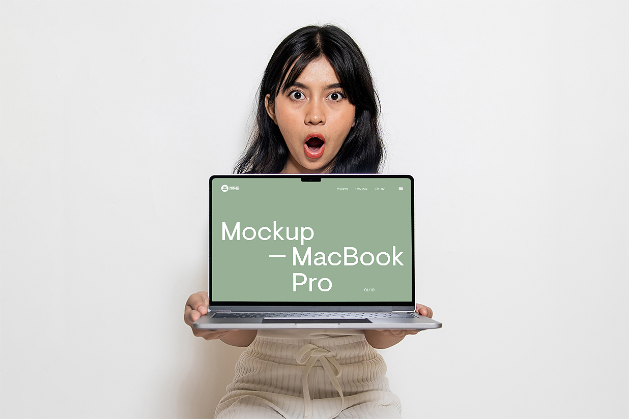 女性手持 MacBook Pro样机插图