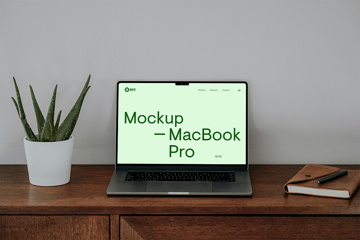 在木质桌上的MacBook样机插图