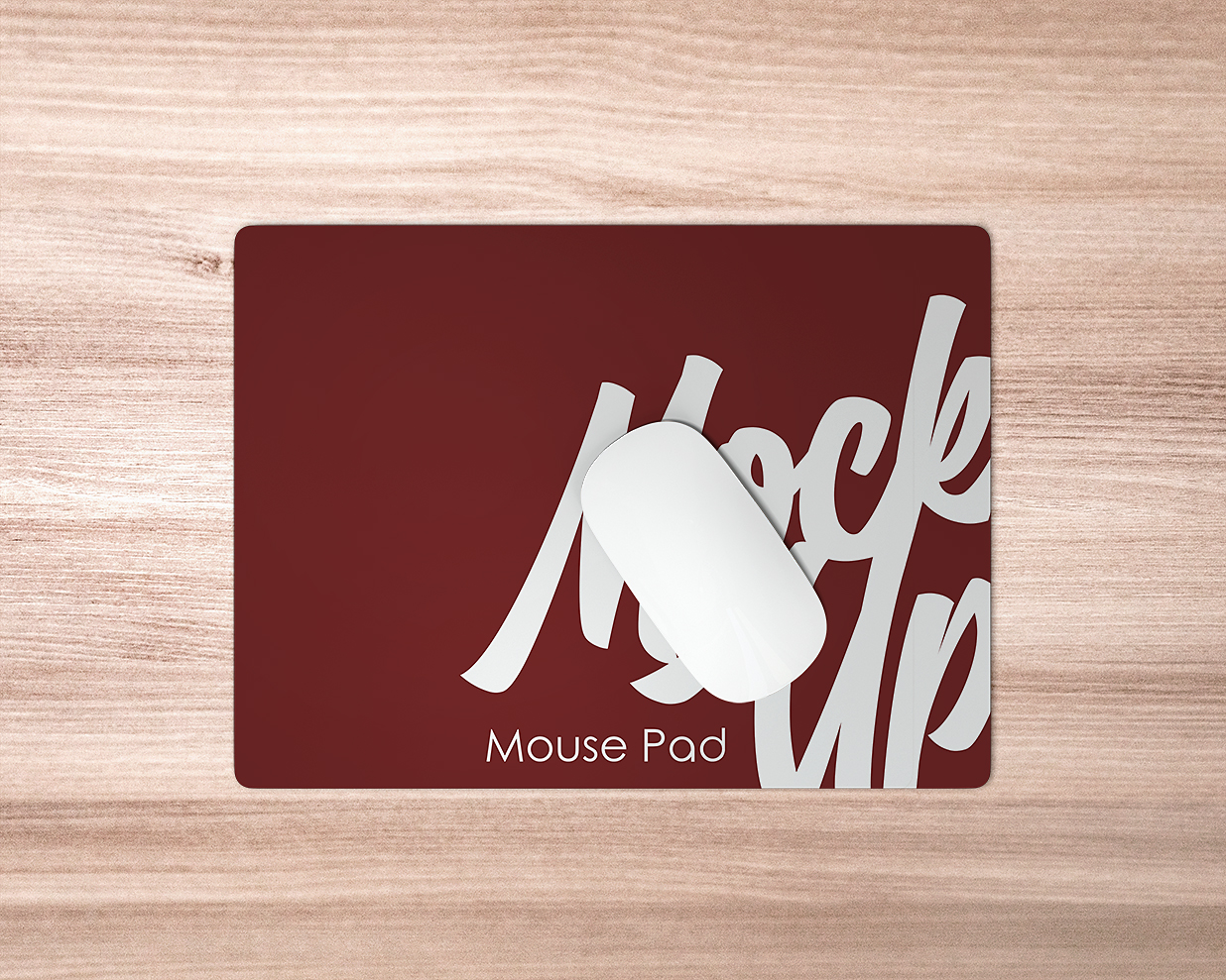 在木桌上的鼠标垫样机Mockup插图