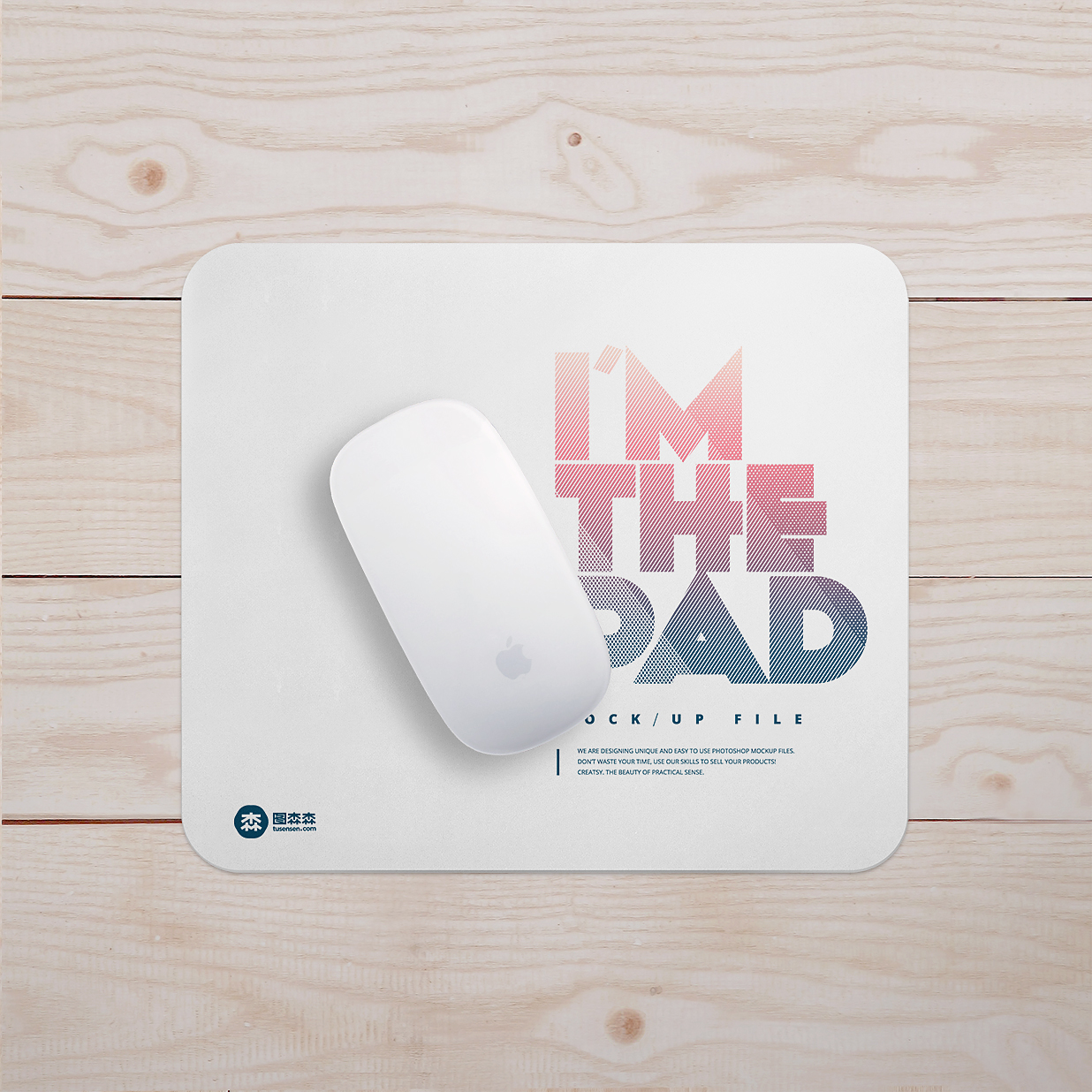 木桌上的鼠标垫样机Mockup3组插图