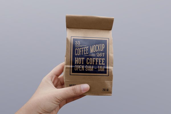 手持牛皮纸咖啡袋食品袋样机