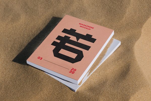 在沙漠中的软皮书籍样机