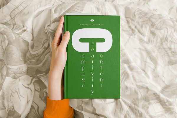 手持精装书籍样机