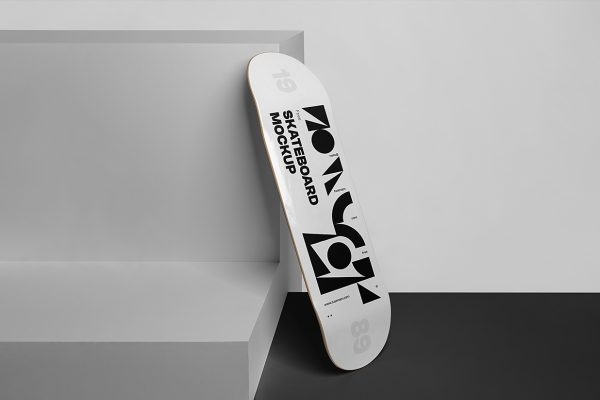 靠在墙上的滑板样机