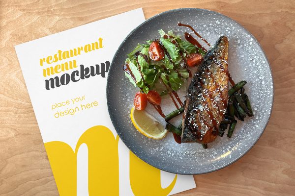 带食品和菜单的盘子餐盘样机