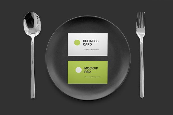带名片和餐具的盘子餐盘样机