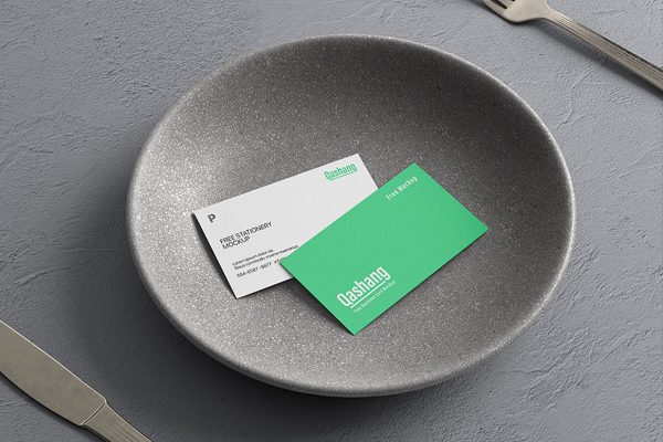 带名片的陶瓷盘子餐盘样机