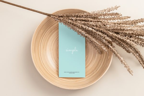 带卡片的精致木碗样机