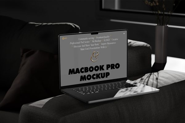 深色沙发场景的MacBook Pro样机