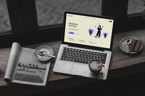 摆放在咖啡馆的MacBook样机