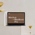 楼梯上的MacBook Pro样机
