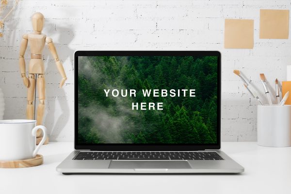 桌上的MacBook样机