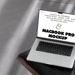 在座椅上的MacBook Pro样机