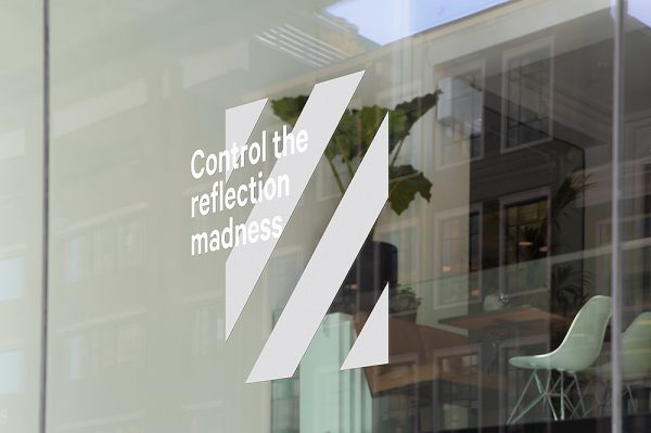 城市玻璃窗LOGO贴纸样机