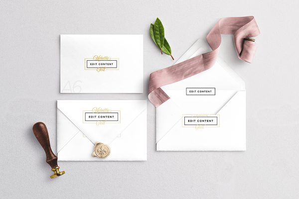 婚礼邀请函和信封样机