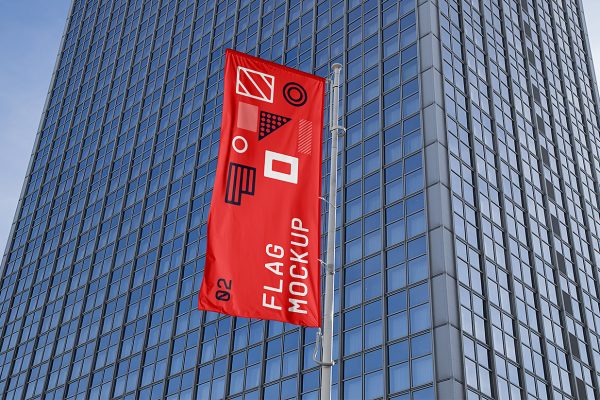 带建筑背景的杆旗道旗广告旗旗帜样机mockup