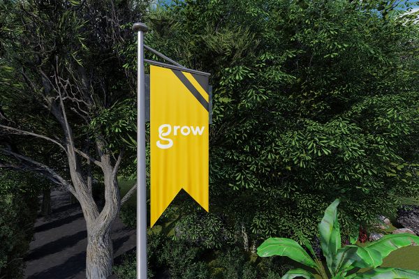 带大树背景的杆旗道旗广告旗帜样机mockup