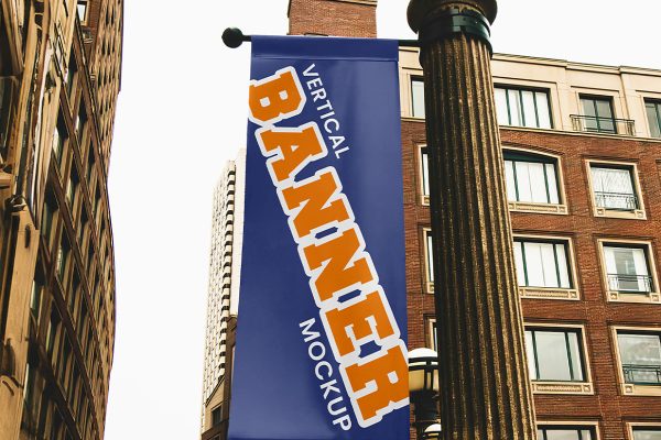 街边路灯上的旗帜道旗广告旗样机mockup