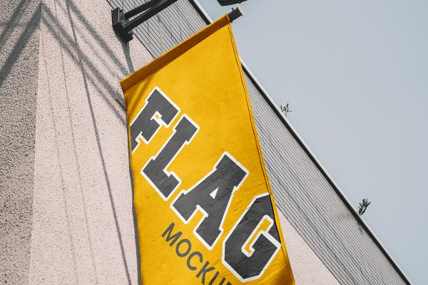 墙面上的道旗广告旗旗帜样机mockup