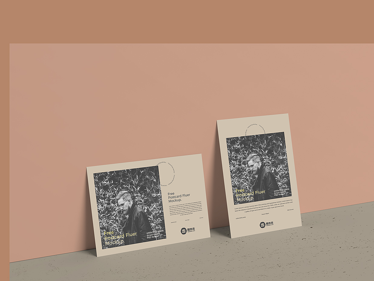放置地上的明信片样机mockup插图