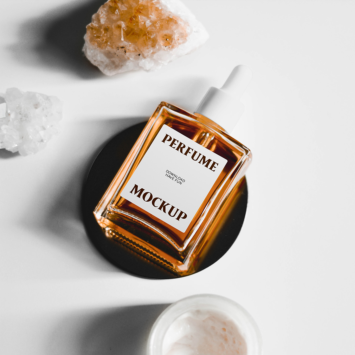 带场景的香水精油样机mockup插图