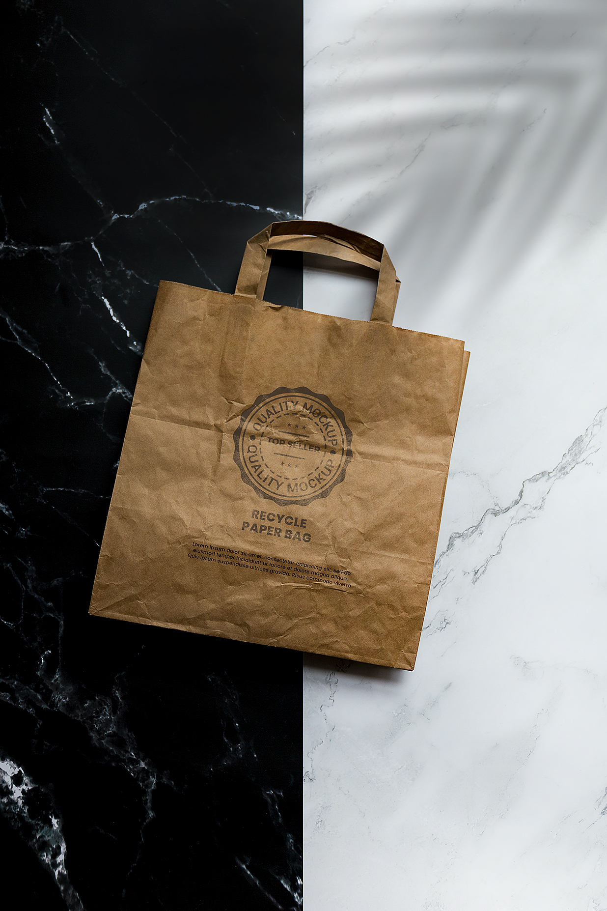 放在地上的牛皮纸手提袋纸袋样机mockup插图