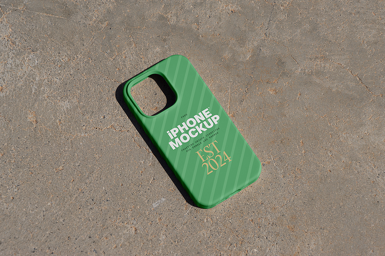 带地面背景的iPhone苹果手机壳设计样机mockup插图