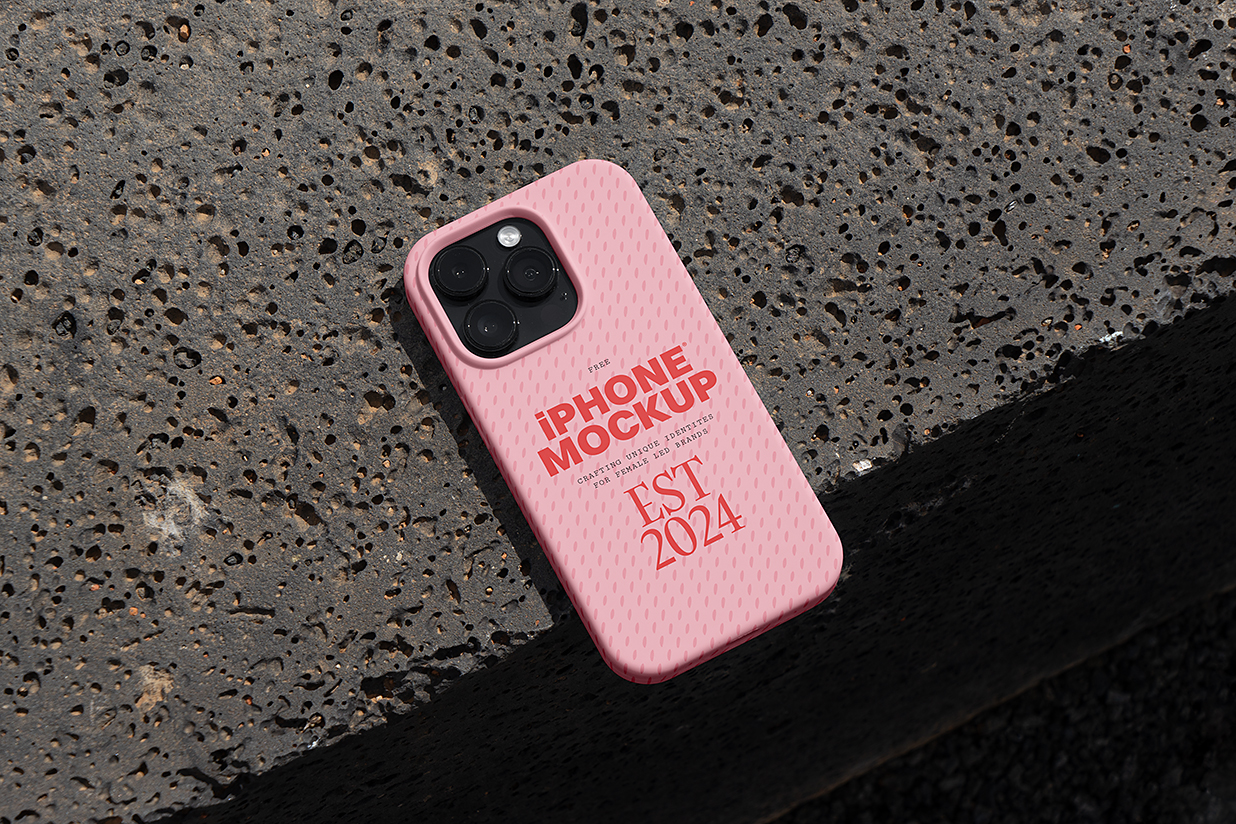 放置地面的iPhone苹果手机壳设计样机mockup插图