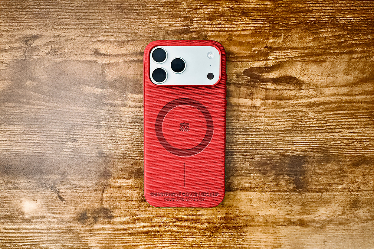 带木板背景的iPhone 17 pro苹果手机壳设计样机mockup插图