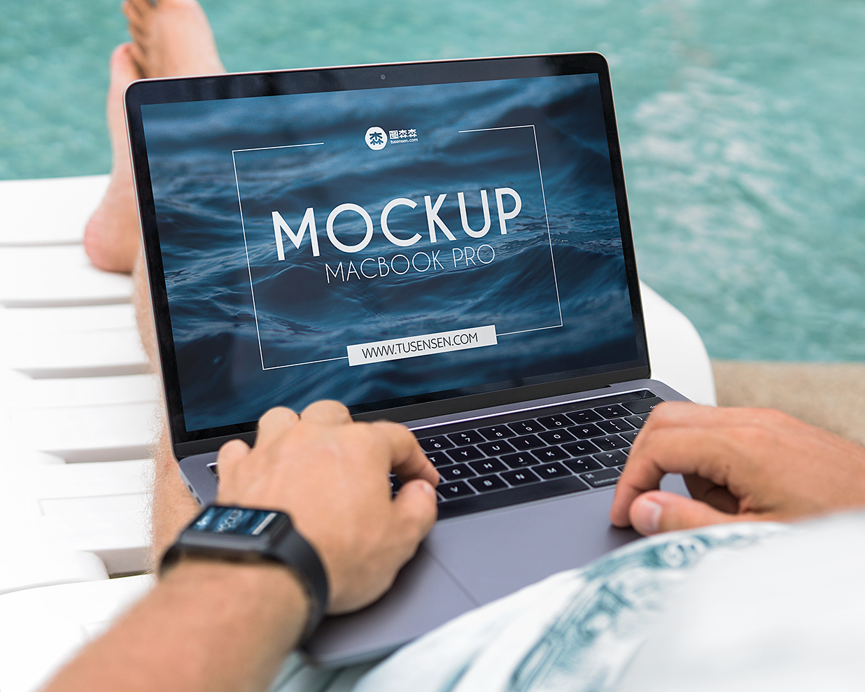 MacBook Pro、iPhone XS和Apple Watch户外场景样机mockup3组插图2