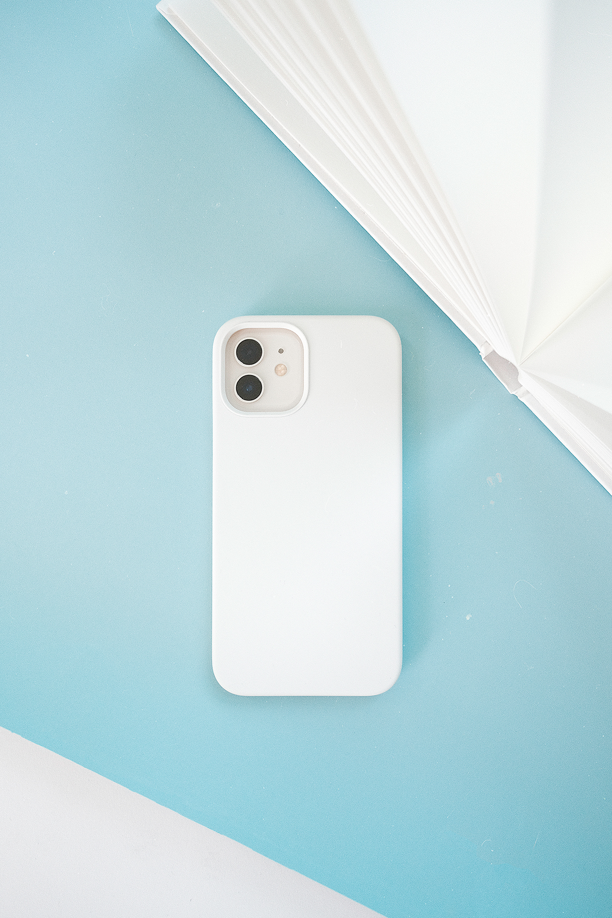 带背景的iPhone苹果手机壳设计样机mockup8组插图6