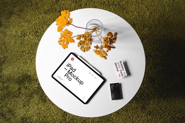 带名片的iPad平板样机mockup