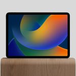 摆在木架上的M2 iPad Pro平板样机mockup