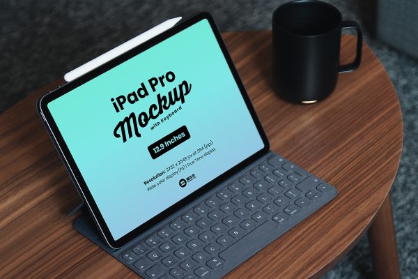 放置木桌上的iPad pro平板样机mockup
