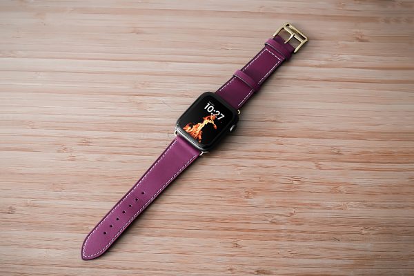 带皮革表带的Apple Watch样机mockup